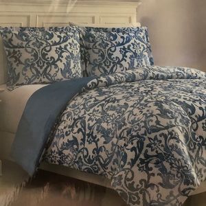 Blue Reversible Twin Xl comforter